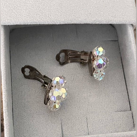 Vintage Aurora Borealis Crystal Cluster Clip-on Earrings - Picture 5 of 6